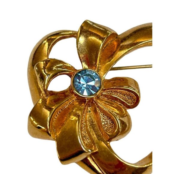 Vintage Signed Avon Brooch Pin Goldtone Heart with Bow Blue Stone 1.5" - Picture 2 of 5
